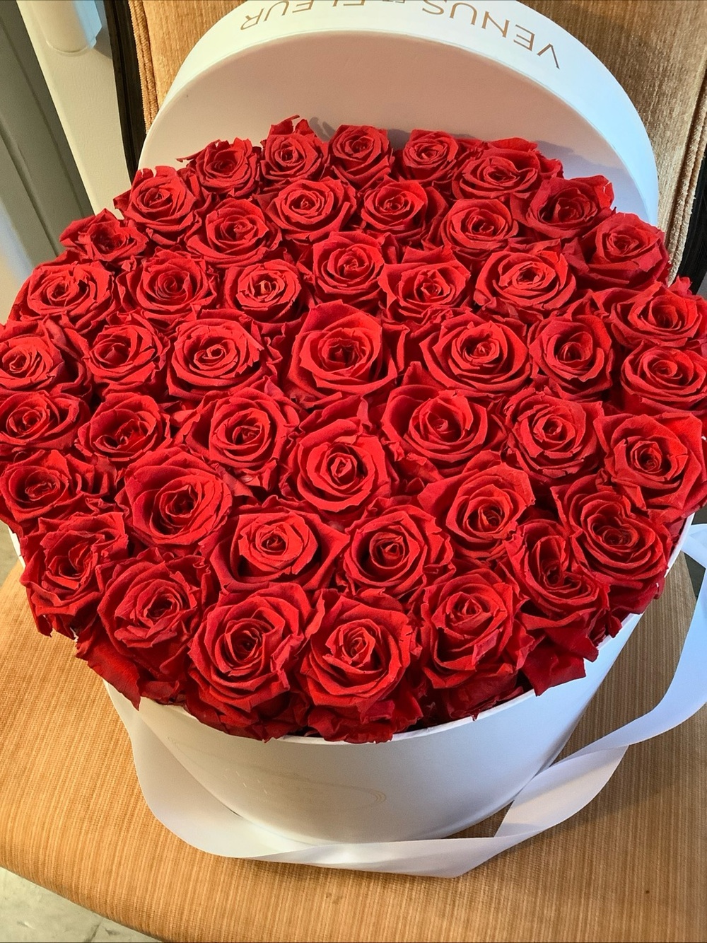 Venus Et Fleur Large Round White Box 46 Red Eternity Preserved Roses Luxury - Picture 3 of 13